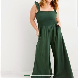 Aerie wide leg jumpsuit with pockets in green size M